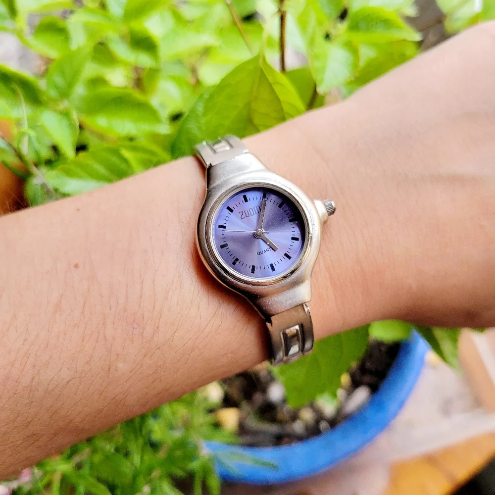 Zoom Quartz Classic Silver & Blue Womens Womans Dainty Round Watch